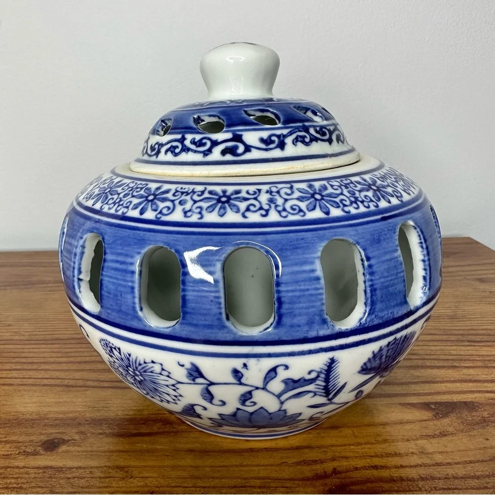 Three Hands Corp Blue White Candle Holder Round Votive W/ Lid Tea Light Floral